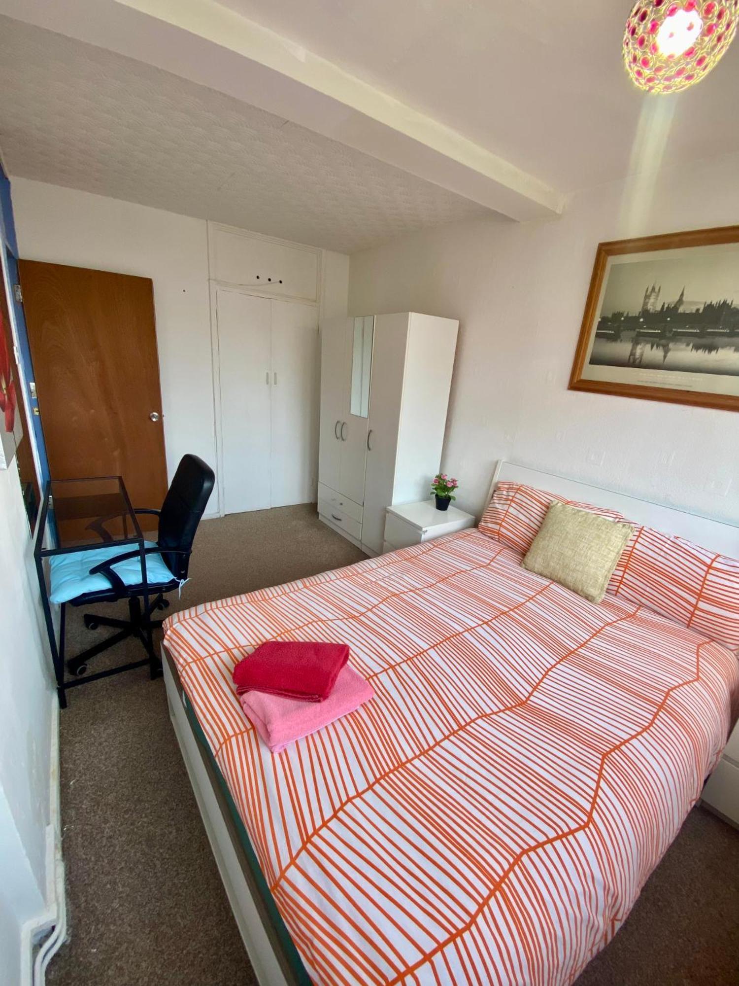 Cosy 3 Bed Apt, Old Truman Brewery! Brick Lane, London, E1 Екстер'єр фото