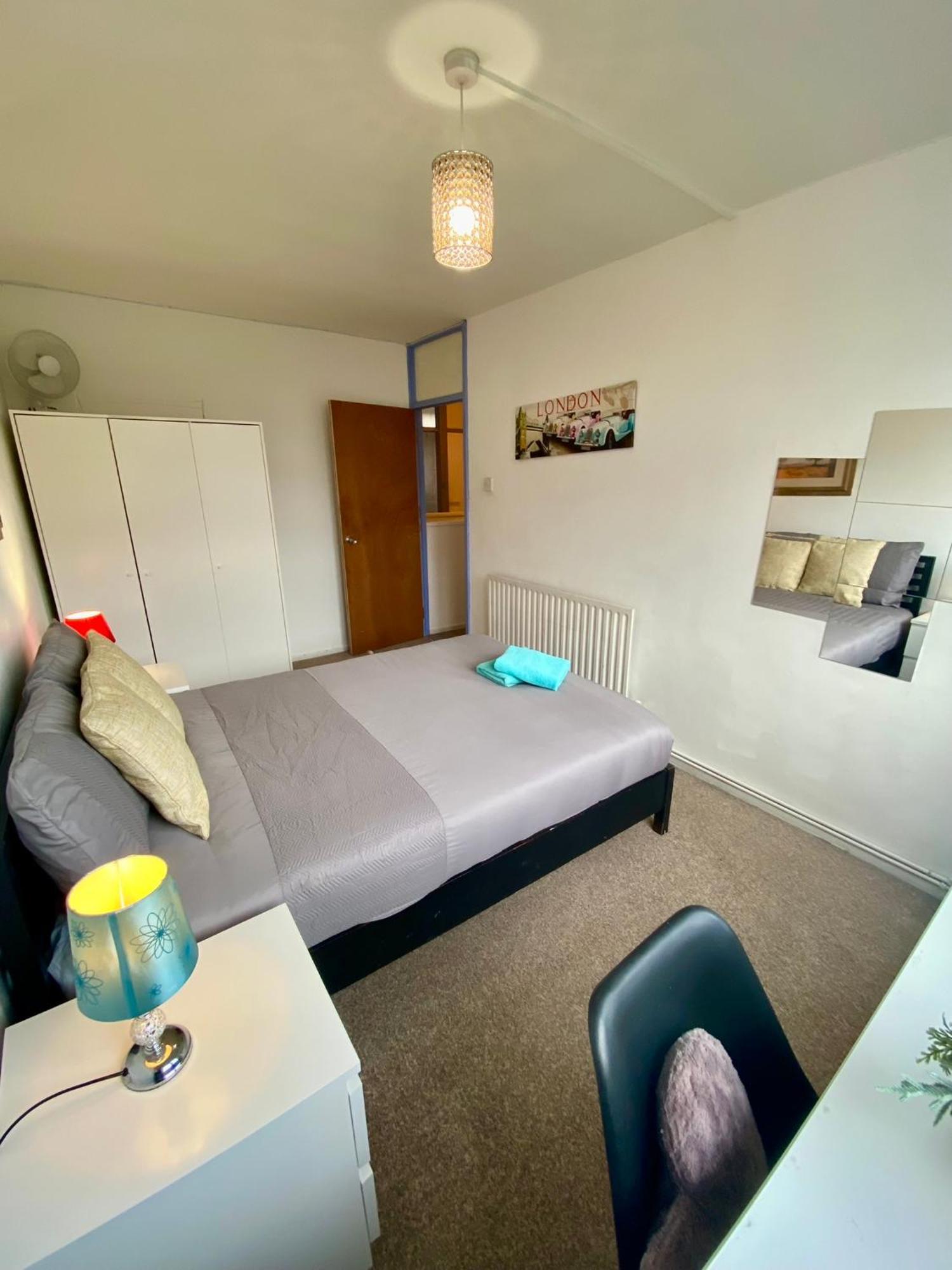 Cosy 3 Bed Apt, Old Truman Brewery! Brick Lane, London, E1 Екстер'єр фото